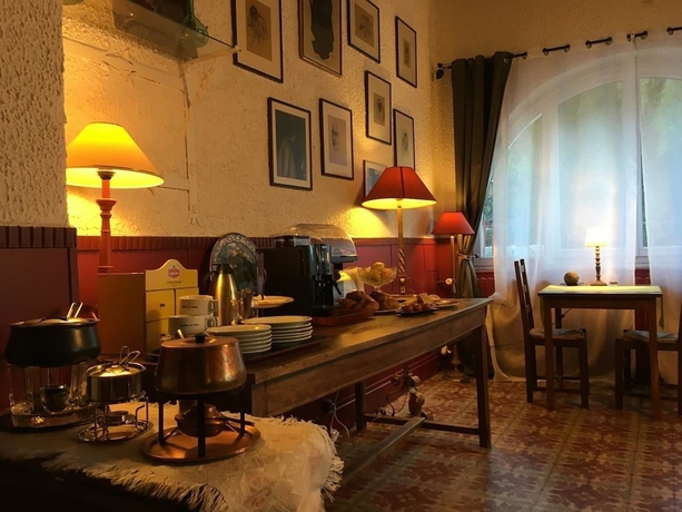 Imagen del bar/restaurante del Auberge Catalane. Foto 2