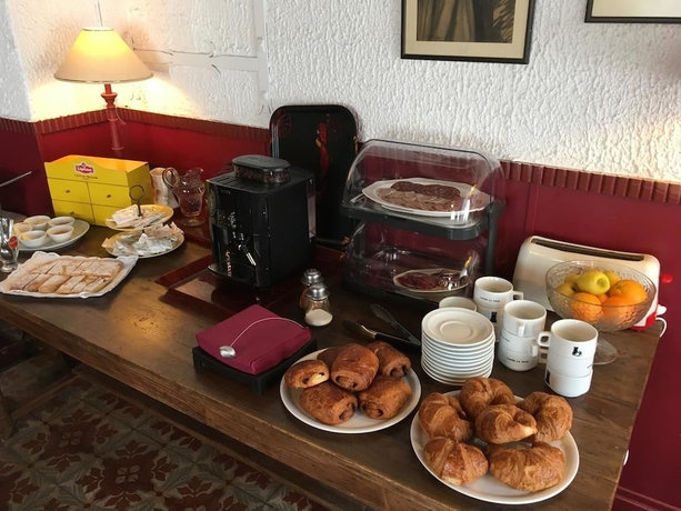 Imagen del bar/restaurante del Auberge Catalane. Foto 3