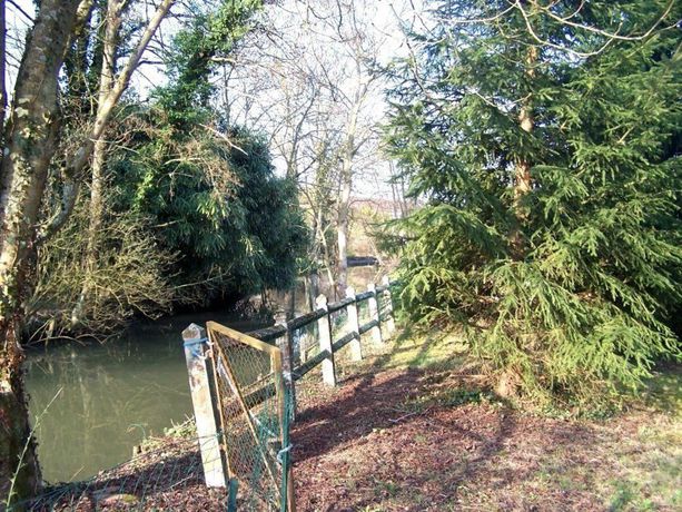 Imagen de los exteriores del Auberge De Chaussin. Foto 9