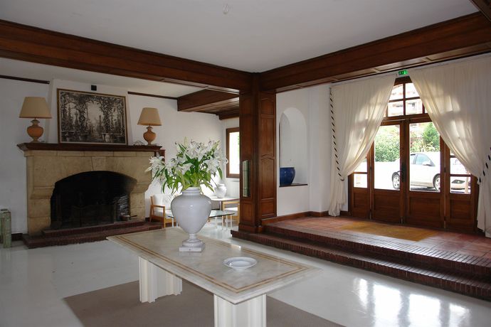 Imagen de los exteriores del Auberge De La Calanque. Foto 13