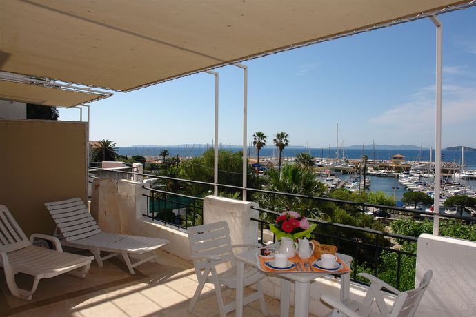 Imagen de los interiores del Auberge De La Calanque. Foto 16