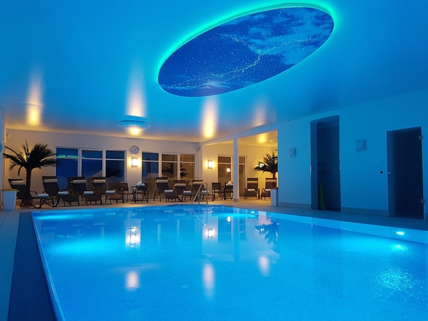 Imagen de la piscina del Avalon Ferienwohnungen Bellevue. Foto 18