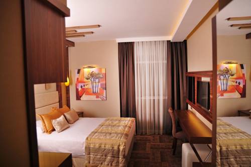 Imagen de la habitación del Avin Hotel. Foto 2