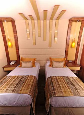 Imagen de la habitación del Avin Hotel. Foto 3
