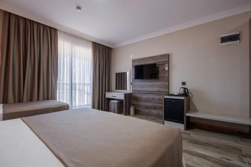 Imagen de la habitación del Avsa Artemis Hotel. Foto 18