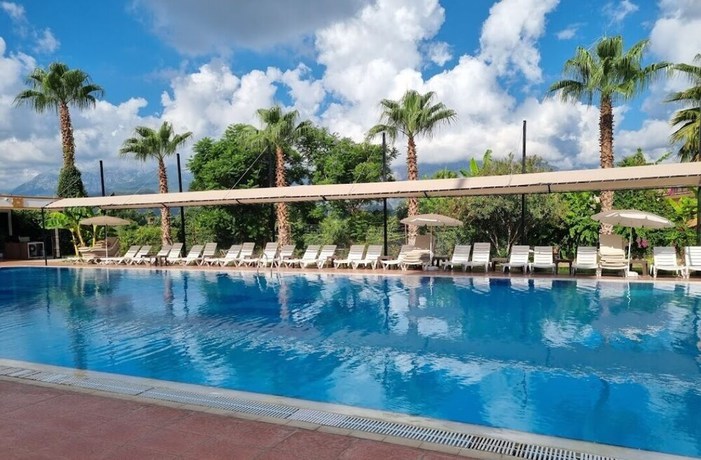 Imagen de la piscina del Aware Resort Hotel Spa. Foto 11