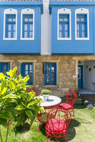 Imagen de los exteriores del Ayapetro Hotel. Foto 16