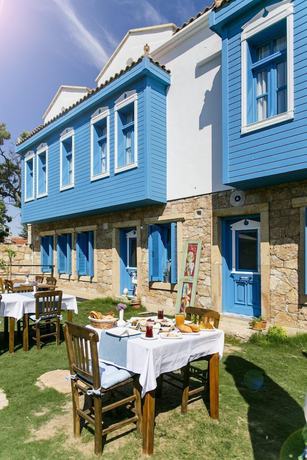 Imagen de los exteriores del Ayapetro Hotel. Foto 18