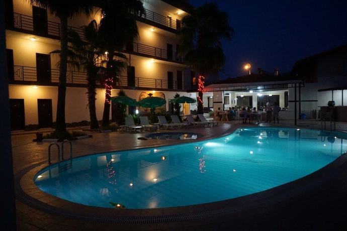 Imagen de la piscina del Aybel Inn Hotel. Foto 12