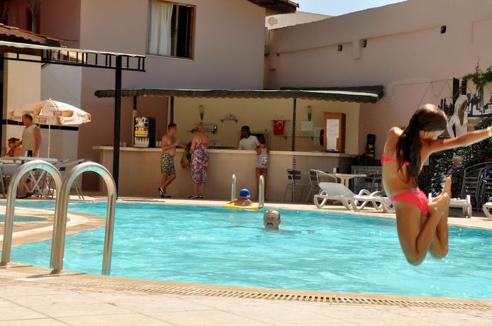 Imagen de la piscina del Aybel Inn Hotel. Foto 14