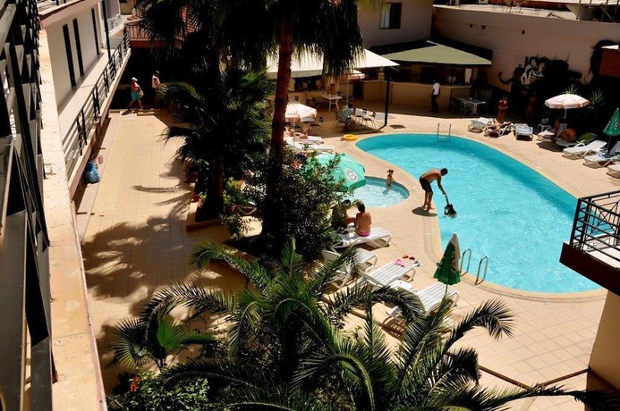 Imagen de la piscina del Aybel Inn Hotel. Foto 15