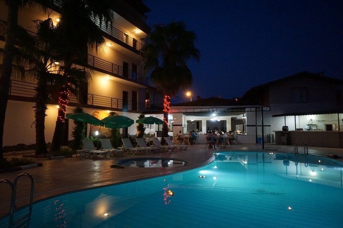 Imagen de la piscina del Aybel Inn Hotel. Foto 16