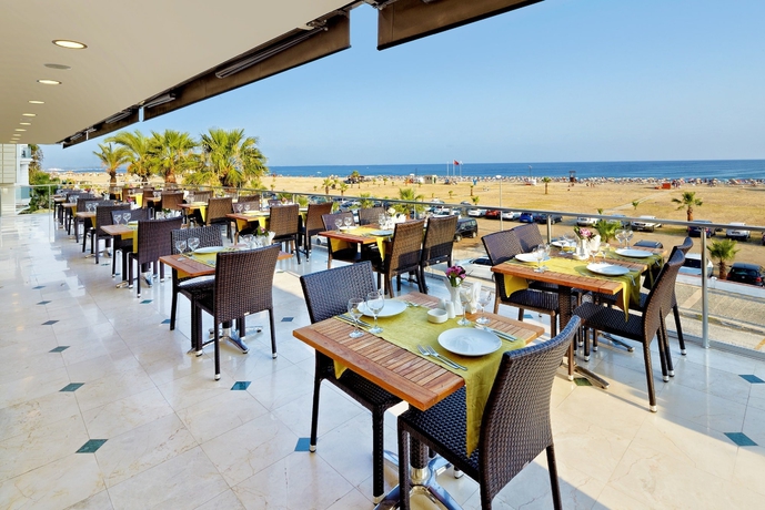 Imagen del bar/restaurante del Ayvalik Cinar Hotel. Foto 7