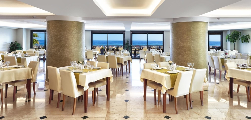 Imagen del bar/restaurante del Ayvalik Cinar Hotel. Foto 8