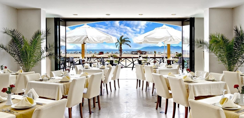 Imagen del bar/restaurante del Ayvalik Cinar Hotel. Foto 11