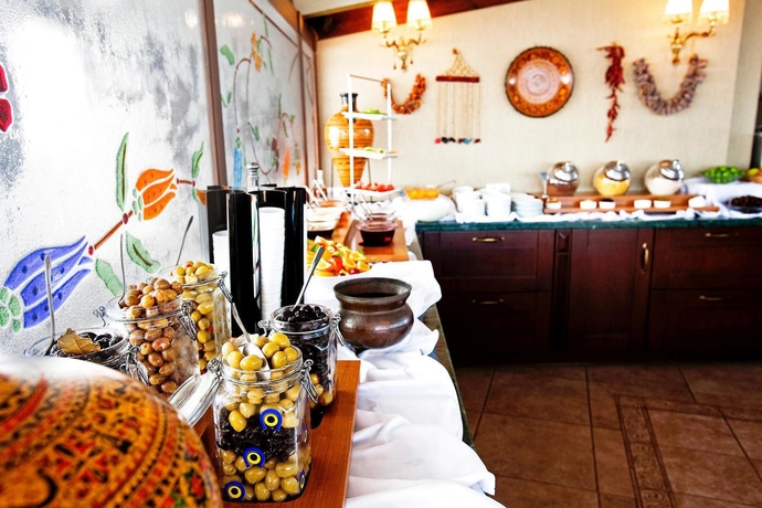 Imagen del bar/restaurante del Azade Hotel. Foto 3