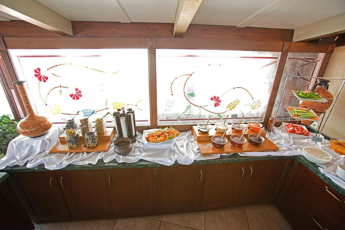 Imagen del bar/restaurante del Azade Hotel. Foto 7