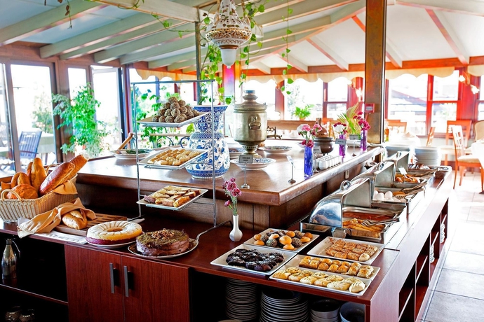 Imagen del bar/restaurante del Azade Hotel. Foto 11