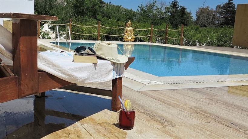 Imagen de la piscina del Azure Wellness Retreat - Adults Only. Foto 19