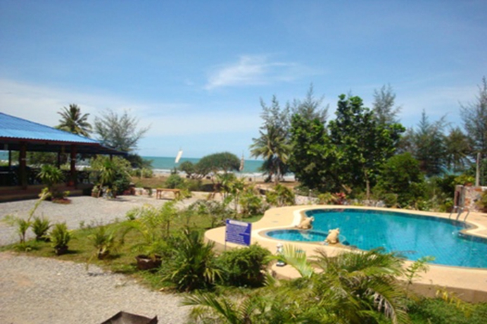 Imagen de la piscina del B and B Hut Chaolao Beach. Foto 4