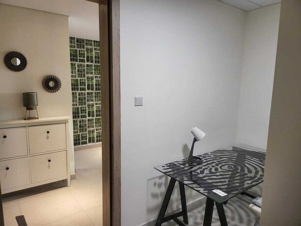 Imagen general del B411 Furnished Apartment With Maidroom. Foto 11