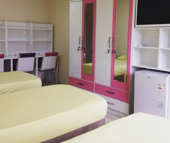 Imagen de la habitación del BAKIRKOY LADIES DORMITORY. Foto 9