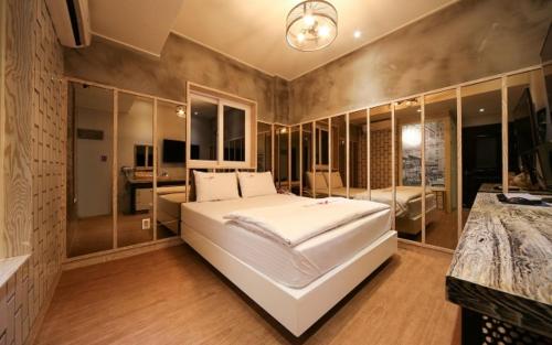 Imagen general del B-Bas Hotel. Foto 1
