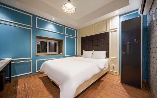 Imagen de la habitación del B-Bas Hotel. Foto 19