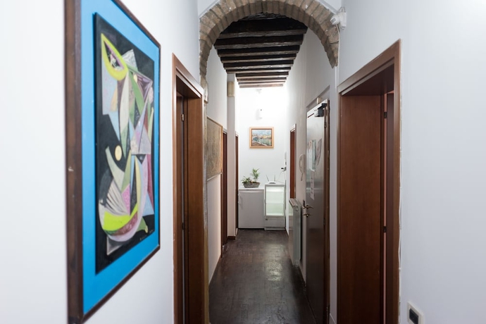 Imagen de los interiores del Backpackers House Venice - Hostel. Foto 19