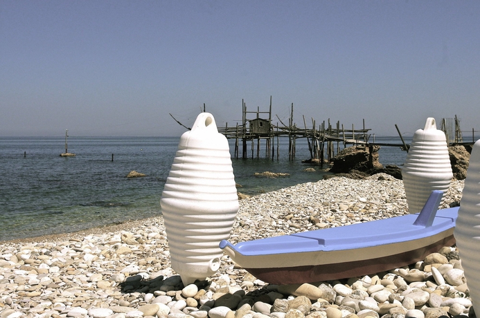 Imagen de los exteriores del Baia Delphis Resort. Foto 9