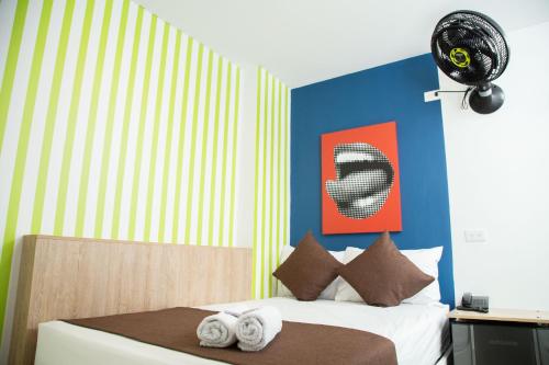 Imagen de la habitación del Bajo la luna hotel. Foto 18