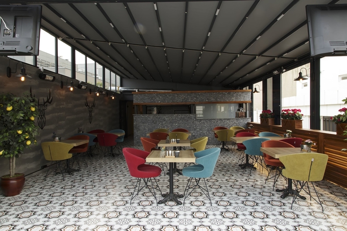 Imagen del bar/restaurante del Bakırk&ouml;y Des Suit Otel. Foto 3