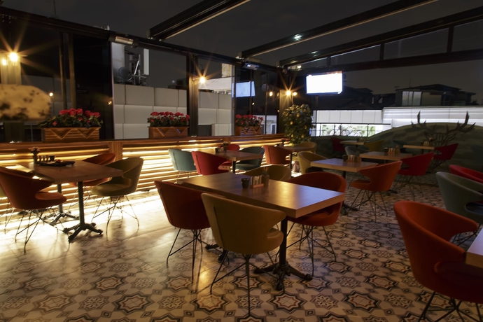 Imagen del bar/restaurante del Bakırk&ouml;y Des Suit Otel. Foto 6