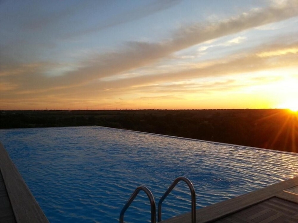 Imagen de la piscina del Bakucha Vineyard Hotel ve Spa. Foto 14