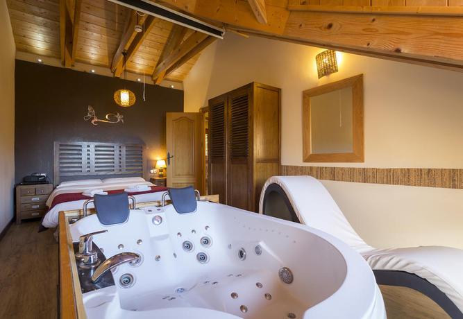 Imagen de la habitación del Balcon del Pirineo Rural Ordesa. Foto 2