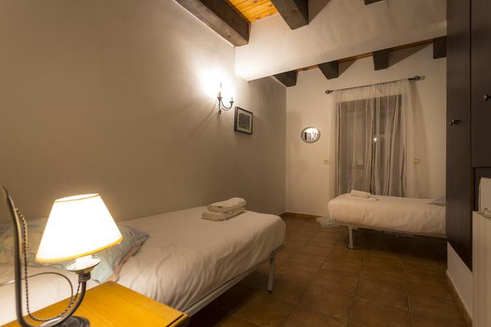 Imagen de la habitación del Balcon del Pirineo Rural Ordesa. Foto 5