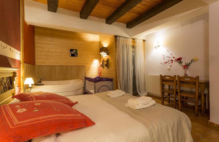 Imagen de la habitación del Balcon del Pirineo Rural Ordesa. Foto 6