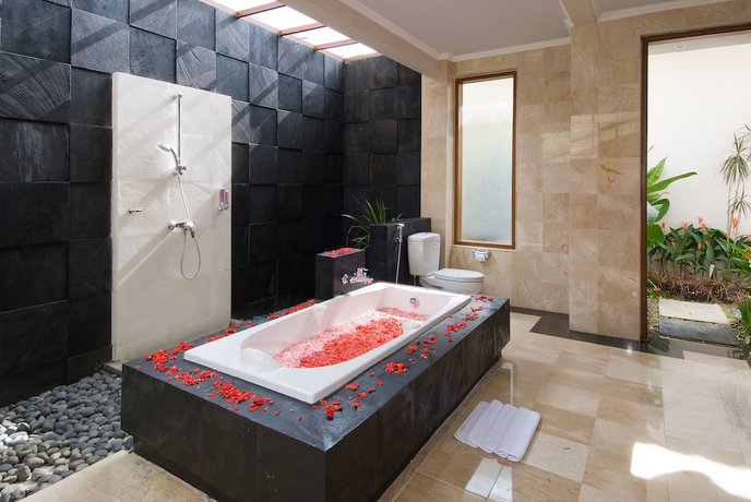 Imagen de los interiores del Bali Swiss Villa. Foto 12
