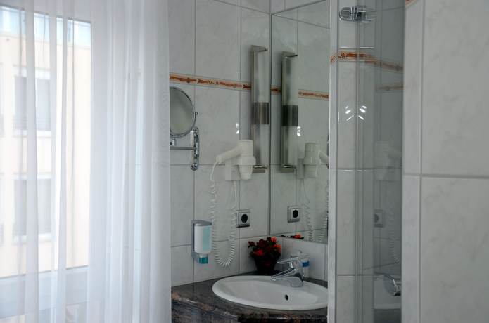 Imagen de la habitación del Baltic Hideaway Beach Hotel Warnem&uuml;nde. Foto 12