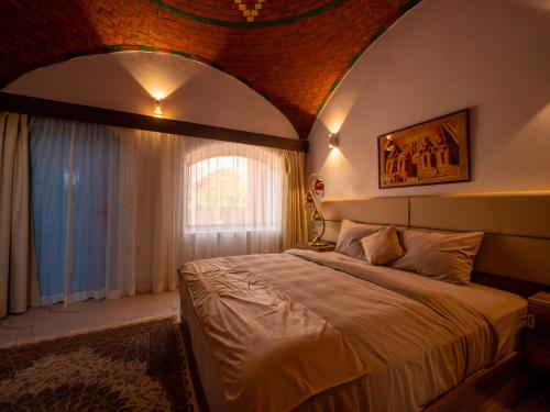 Imagen de la habitación del B&W Sahara Sky Hotel. Foto 19