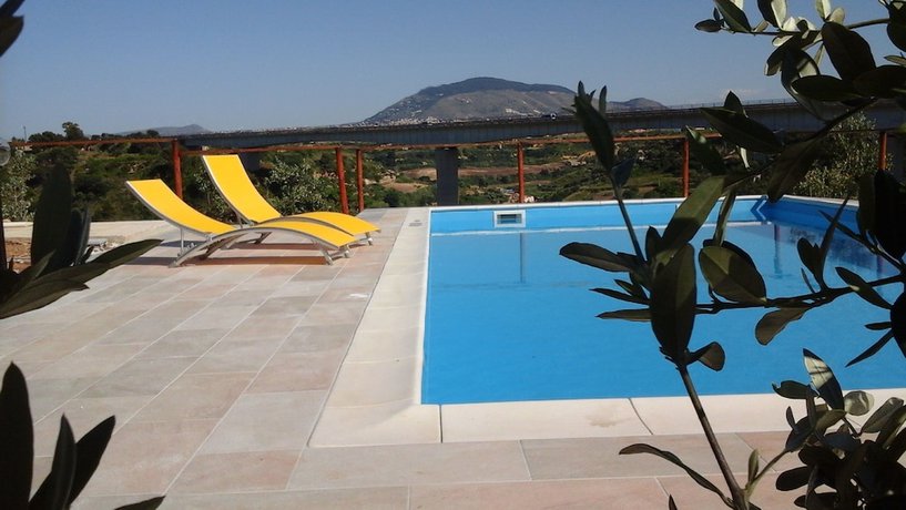 Imagen de la piscina del BandB Pelagos. Foto 17