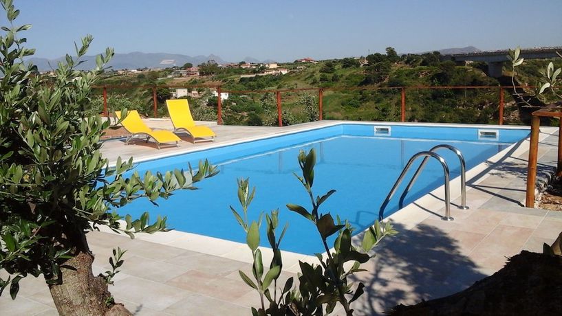 Imagen de la piscina del BandB Pelagos. Foto 18