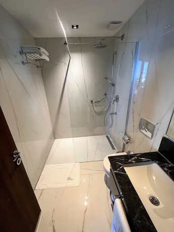 Imagen de la habitación del BandC Hotel. Foto 5