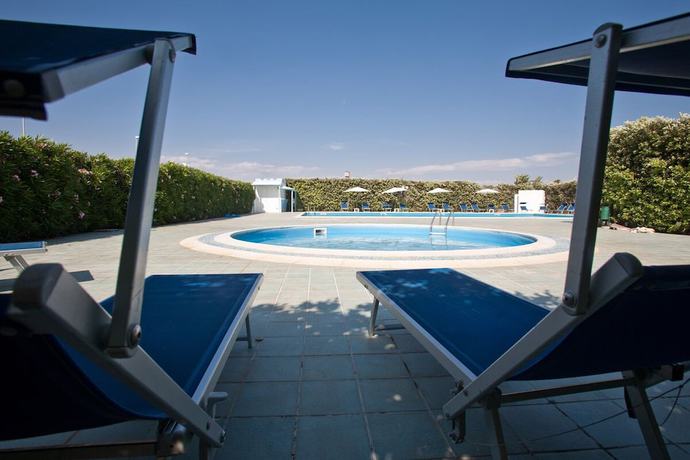 Imagen de la piscina del Baraka Apartments. Foto 18