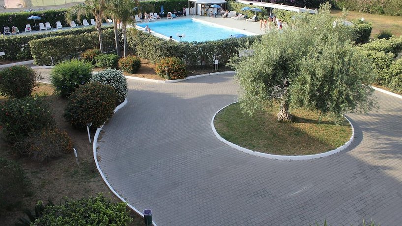 Imagen de la piscina del Baraka Apartments. Foto 19