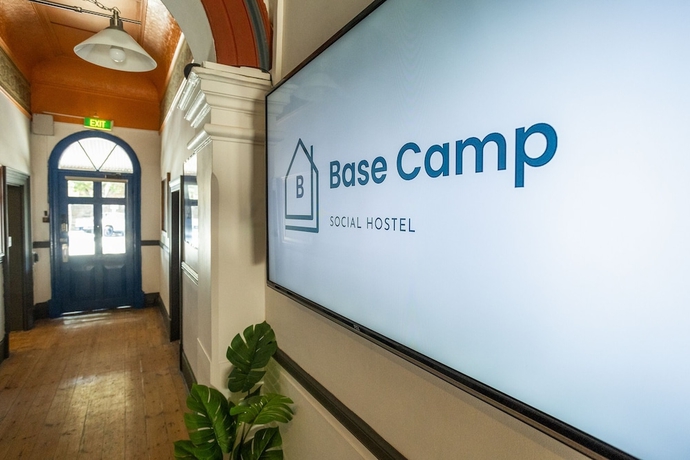 Imagen de los interiores del Base Camp Hostel. Foto 18