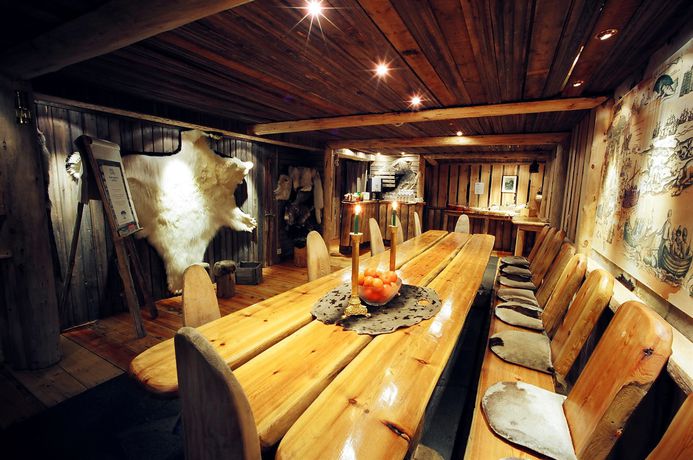 Imagen del bar/restaurante del Basecamp, Longyearbyen. Foto 4