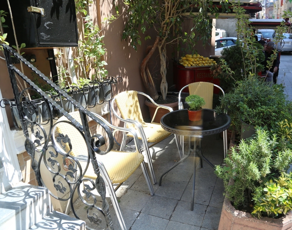 Imagen de los exteriores del Bayer Hotel. Foto 16