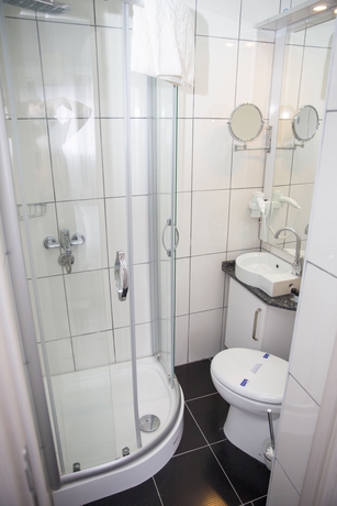 Imagen de la habitación del Bayer Hotel. Foto 12