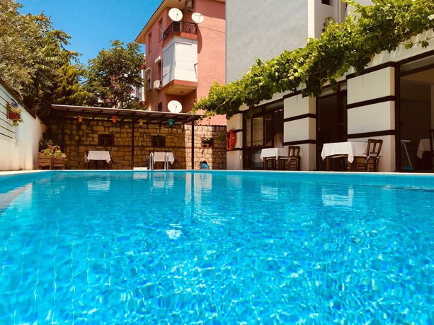 Imagen de la piscina del Bayram Hotel, Cesme. Foto 19